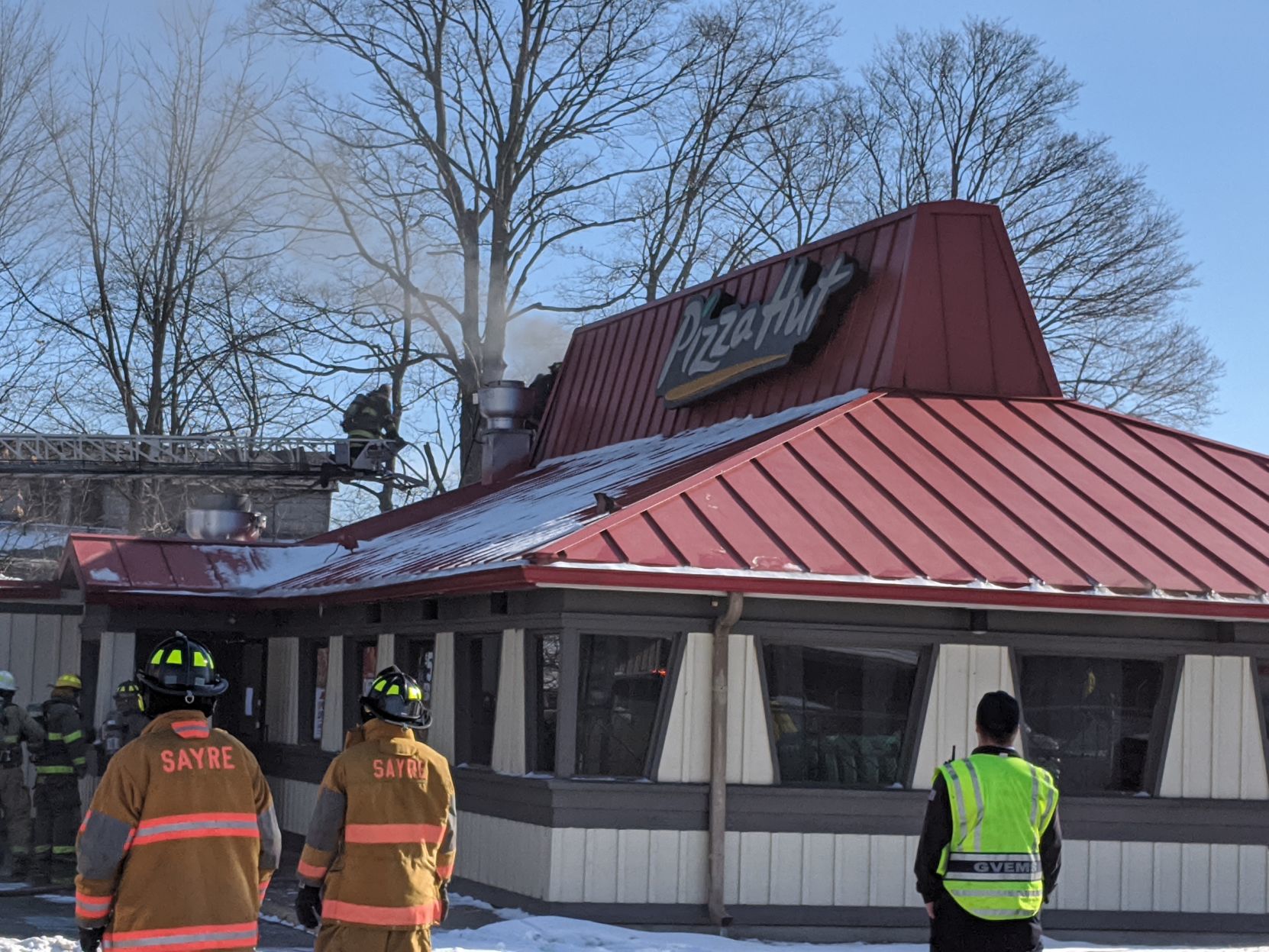 Pizza Hut damaged in Wednesday morning fire